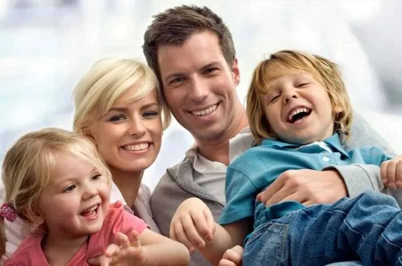 Smiling family, representing the friendly patients of Dr. Bandoni's dental practice